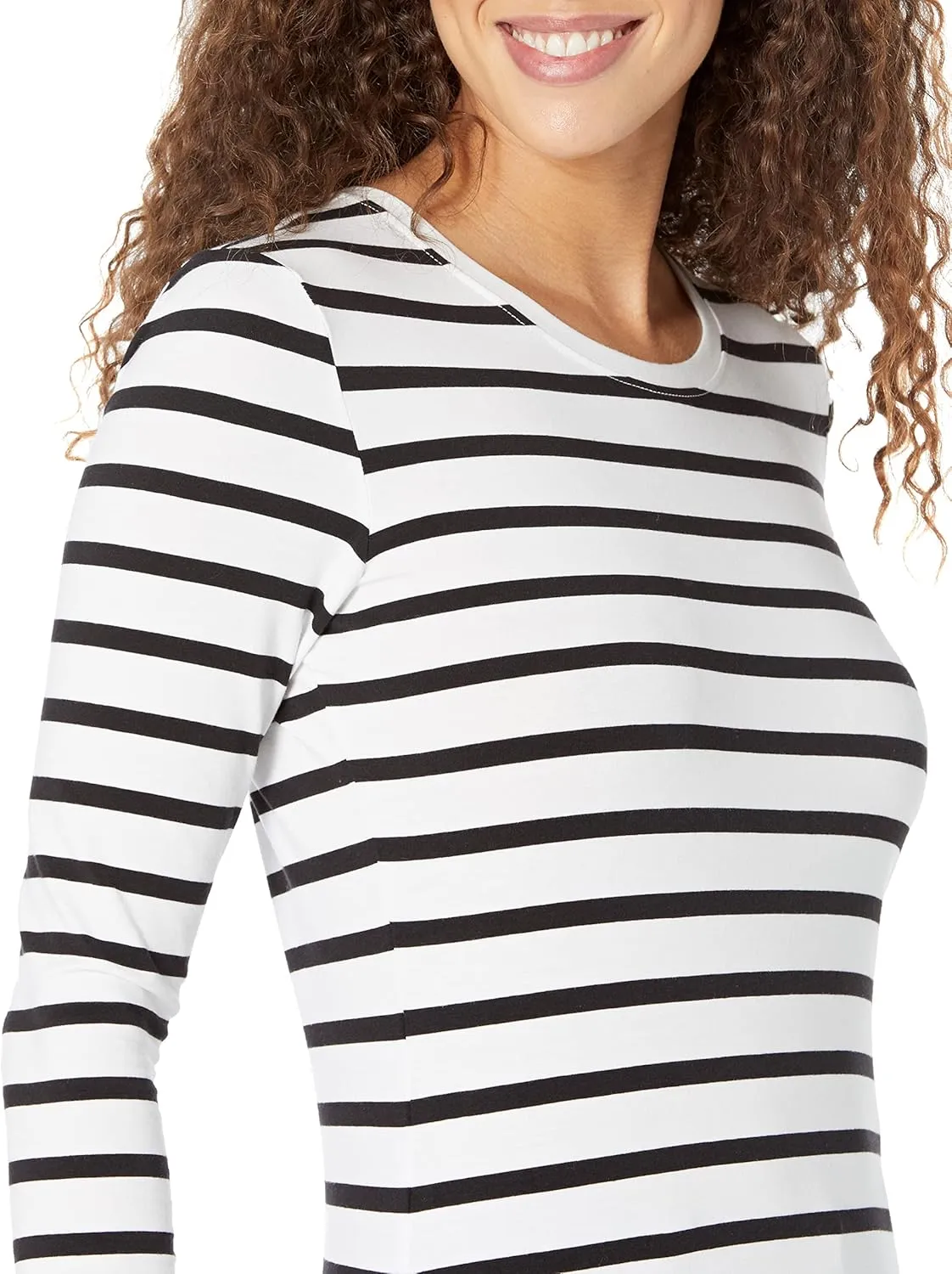 Amazon Essentials Women's Classic-Fit Long-Sleeve Crewneck T-Shirt (Available in Plus Size)