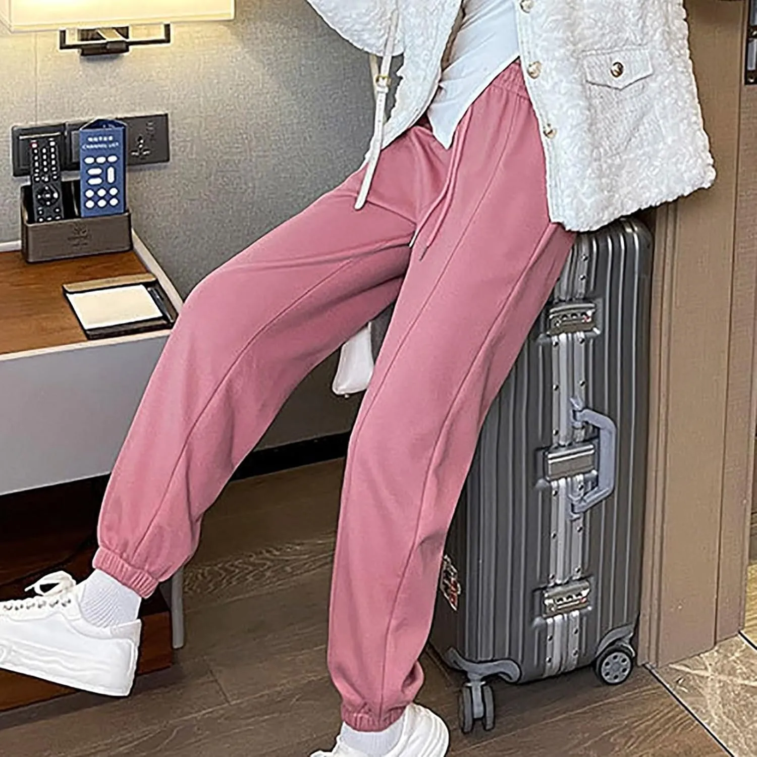 XUNRYAN Sweatpants Women Joggers with Pockets Fleece Lined Lounge Yoga Pants Wide Leg Trousers Winter Warm Loungewear
